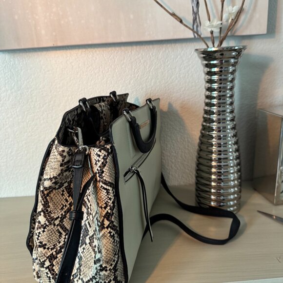 ✨ Kenneth Cole Reaction Snakeskin Handbag & Wallet Set – Cream/Beige & Black ✨ - Picture 8 of 9